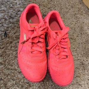 Hot pink women’s puma sneakers